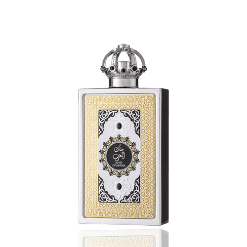 Detaliu flacon Lattafa Le Chameau King of Arabia apa de parfum, evidențiind capacul regal în formă de coroană cu pietre negre.
