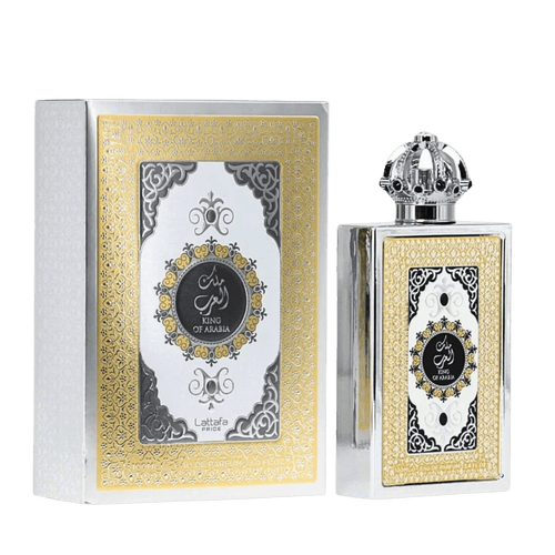 Lattafa Le Chameau King of Arabia apa de parfum, flacon frontal masiv cu broderie geometrică aurie și capac coroană.