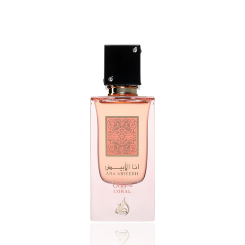 Detaliu flacon Lattafa Ana Abiyedh Coral apa de parfum, evidențiind finisajele de calitate și eticheta rafinată.