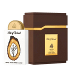 Lattafa Art of Wood apa de parfum unisex, vedere frontala a flaconului minimalist alb cu elemente din trunchi de copac.