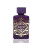 Lattafa Bade'e Al Oud Amethyst apa de parfum, detaliu macro cu inserțiile geometrice aurii ale flaconului violet mat.