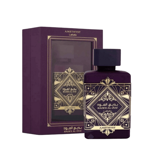 Lattafa Bade'e Al Oud Amethyst apa de parfum, flacon frontal violet regal mat cu ecuson geometric auriu.