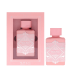 Lattafa Bade'e Al Oud Noble Blush apa de parfum, flacon frontal roz pastel mat cu detalii geometrice argintii.