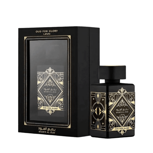 Lattafa Bade'e Al Oud Oud for Glory apa de parfum, flacon frontal negru mat cu ornamente geometrice aurii sacre.