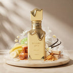 Lattafa Eclaire Banoffi apa de parfum original încadrat estetic de ingrediente precum banane și caramel.