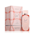 Lattafa Hayaati Florence apa de parfum pentru femei, flacon frontal roz prezentat într-un decor premium de studio.