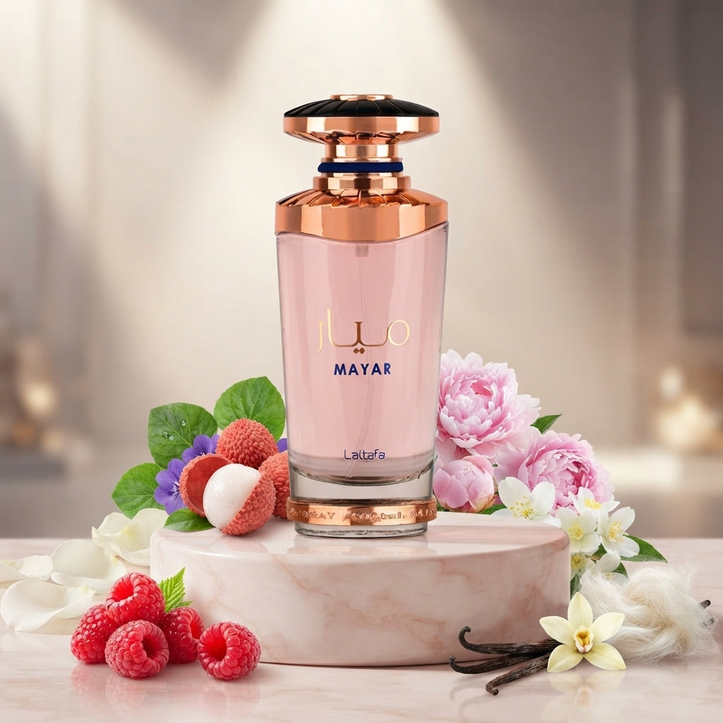 Lattafa Mayar apa de parfum original prezentat alături de zmeură proaspătă, litchi, trandafir alb și vanilie.
