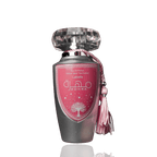 Detaliu flacon Lattafa Mohra Silky Rose apa de parfum, evidențiind finisajul catifelat, ecusonul rafinat și ciucurele decorativ.