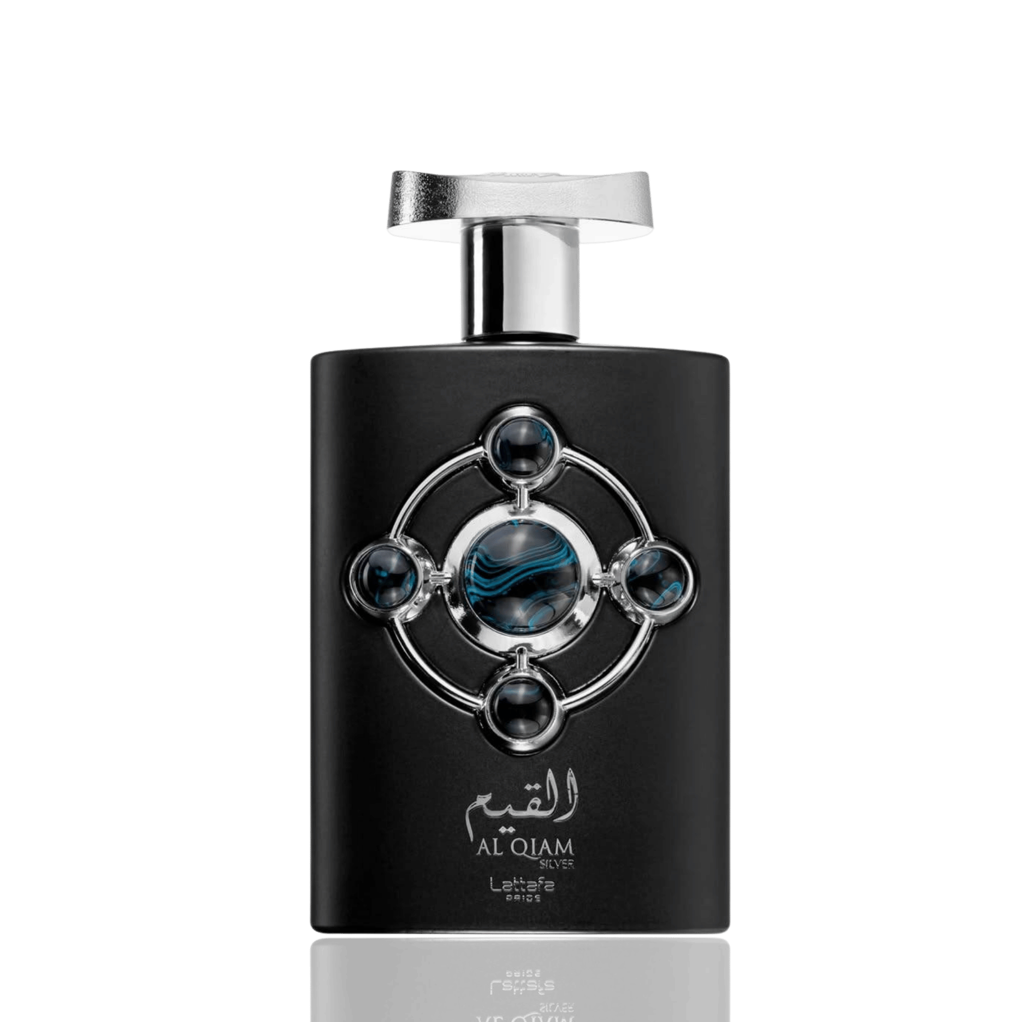 Detaliu flacon premium Lattafa Pride Al Qiam Silver 100 ml, evidențiind talismanul argintiu și pietrele albastre ca oceanul.
