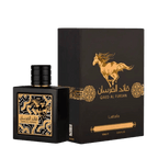 Lattafa Qaed Al Fursan apa de parfum, flacon frontal negru masculin cu reliefuri sculptate și detalii aurii.