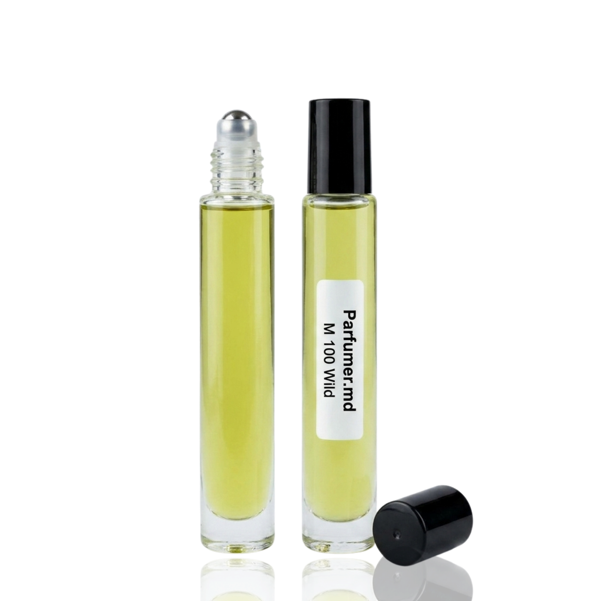 Detaliu flacon M 100 Wild inspirat de Christian Dior Sauvage ulei de parfum, evidențiind eticheta și aplicatorul roll-on.