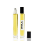 Detaliu flacon M 111 Desert Nomad inspirat de Chanel Égoïste Platinum ulei de parfum, evidențiind eticheta și aplicatorul roll-on.