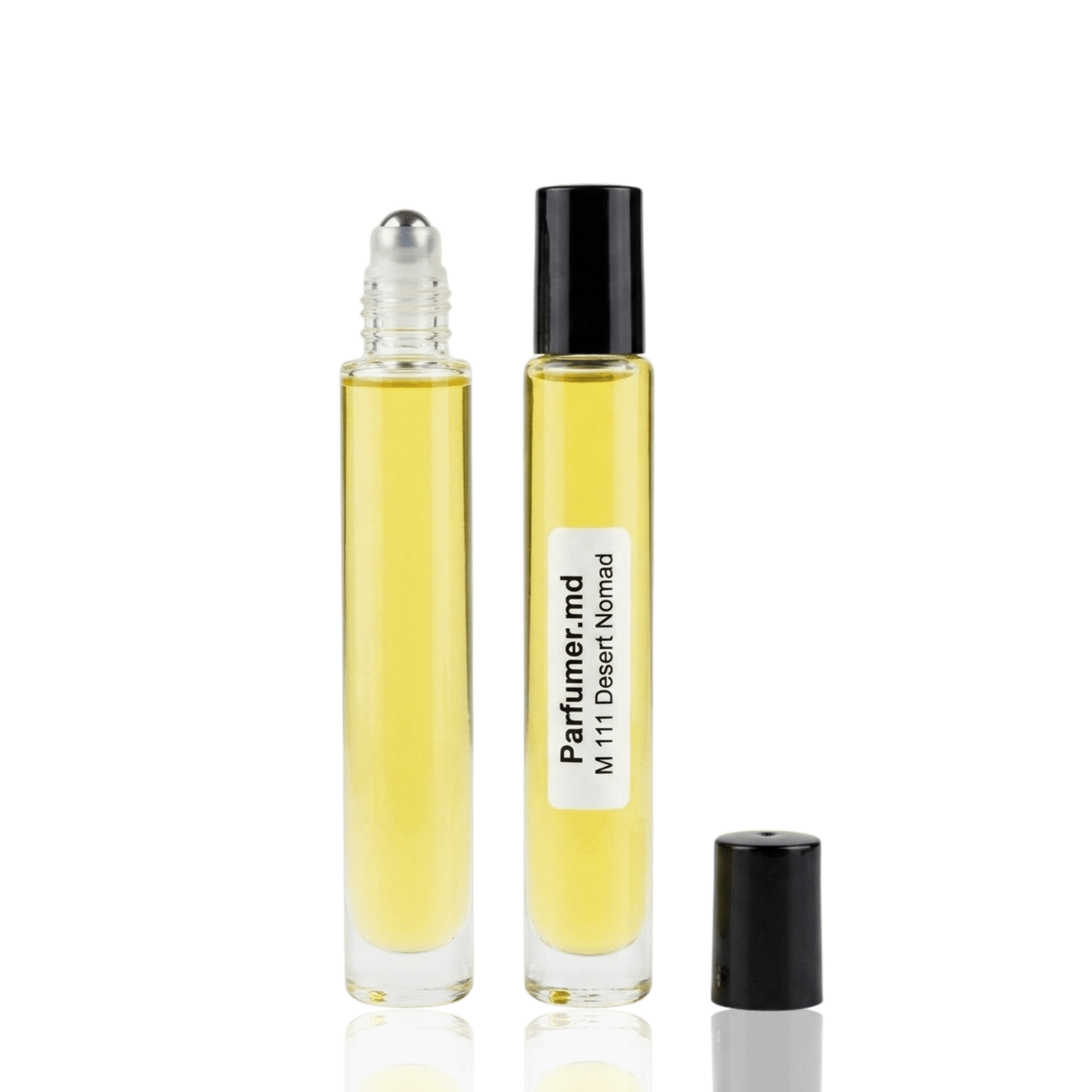 Detaliu flacon M 111 Desert Nomad inspirat de Chanel Égoïste Platinum ulei de parfum, evidențiind eticheta și aplicatorul roll-on.