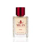 Detaliu flacon Milan Cherry Reverie apa de parfum unisex evidențiind eticheta aurie și capacul texturat pe fundal cinematic.
