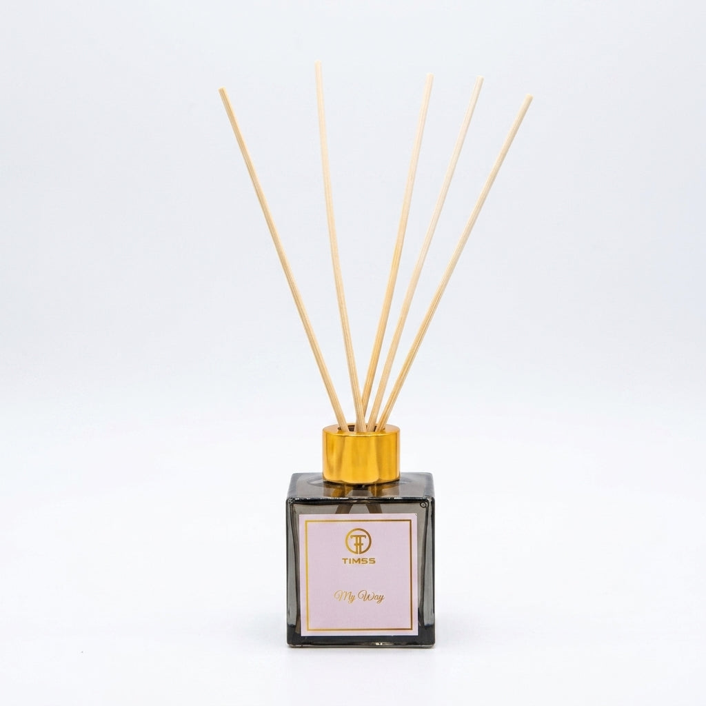 TIMSS My Way parfum de camera cu betisoare 120 ml detaliu flacon sticla si difuzor Parfumer.md