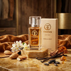 TIMSS U 533 VANILLA SEXY apă de parfum prezentat alături de păstăi de vanilie, migdale și boabe de tonka.