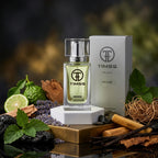 TIMSS U 541 REHAB apă de parfum prezentat alături de flori de lavandă, lemn de cedru și păstăi de vanilie.