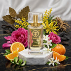 TIMSS W 311 MADEMOISELLE apă de parfum prezentat alături de petale de trandafir, flori de iasomie și frunze de patchouli.