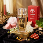 TIMSS W 351 SPARKLING apă de parfum prezentat alături de macarons roz, mure proaspete și vată de zahăr.