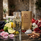 TIMSS W 384 EROS apă de parfum prezentat alături de lămâi siciliene, rodie deschisă, flori de iasomie Sambac și mosc.