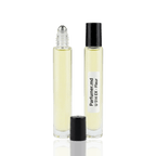 Detaliu flacon U 514 EX - FLEUR inspirat de Ex Nihilo Fleur Narcotique ulei de parfum, evidențiind eticheta și aplicatorul roll-on.